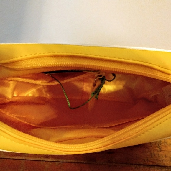 NWT Vera Bradley Laser Cut Vegan Crossbody - Picture 5 of 6